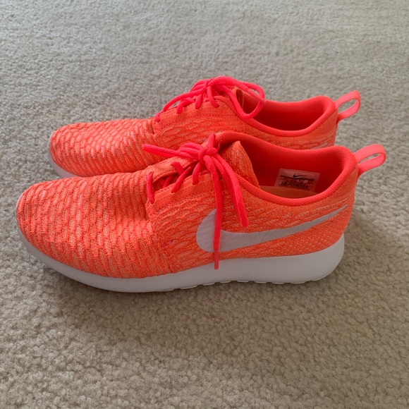 Nike Shoes - Nike Roshe Shoes